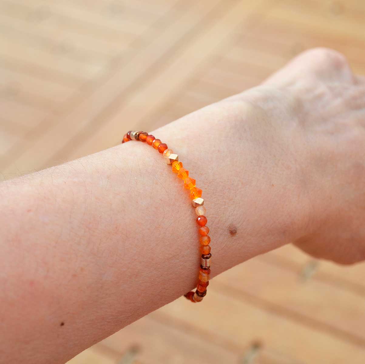 Bracelet perles cornaline - porté